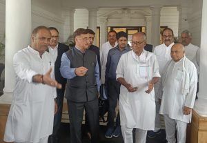 हम दूध का दूध पानी का पानी चाहते हैं- विवेक तन्खा-मुख्य सचिव इकबाल सिंह बैस और आजीविका मिशन सीईओ की शिकायत लोकायुक्त से 3 हम दूध का दूध पानी का पानी चाहते हैं- विवेक तन्खा-मुख्य सचिव इकबाल सिंह बैस और आजीविका मिशन सीईओ की शिकायत लोकायुक्त से