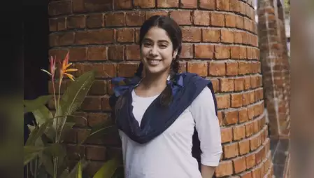 Janhvi Kapoor ने बताया की मेरी कुछ प्रायवेट तश्वीर हो गयी थी वायरल, इसकी वजह से मैने आना जाना छोड़ दिया 3 95296055