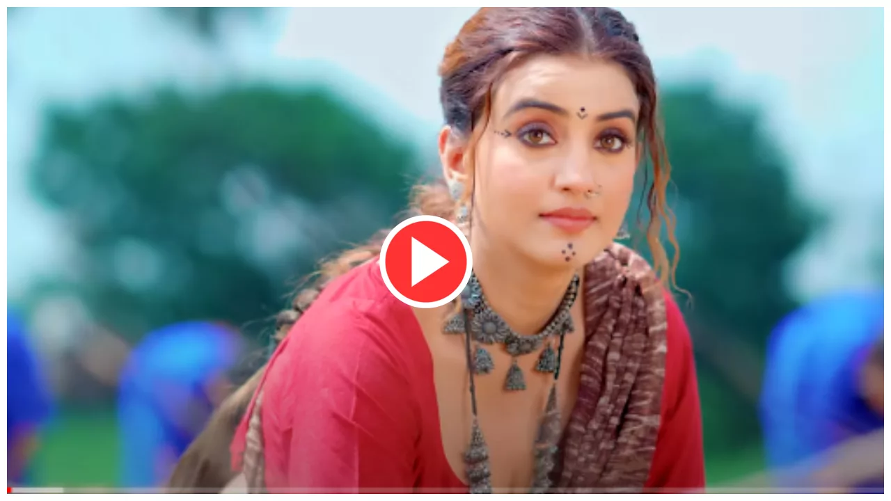 भोजपुरी हिरोइन Akshara Singh ने खेतो के बीचों बीच किया ऐसा पसीने छूटने वाला रोमांस, देख लोगो ने मचाया बवाल 3 Hota Daradiya Aey Ho Piya 14 1 jpg