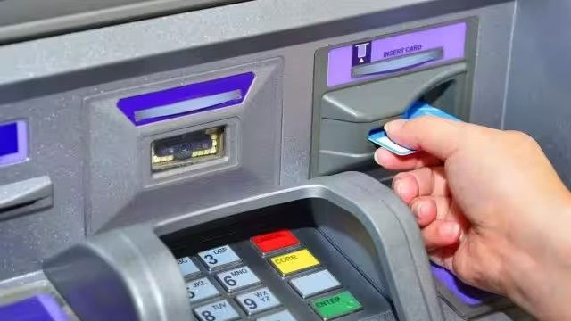 ATM Franchise सरकारी नौकरी छोड़िये जनाब और घर बैठे हर महीने करे 60,000 रुपये की कमाई इन डॉक्यूमेंट्स के साथ करें आवेदन
