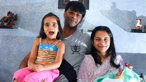 Taarak Mehta Ka Ulta Chashma तारक मेहता शो के पत्रकार पोपटलाल की रियल पत्नी दिखती है स्वर्ग की अप्सरा, देखे इनकी खूबसूरती 4 images 84