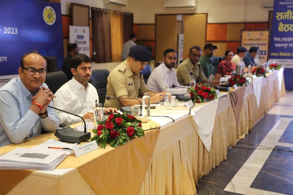 मुख्य निर्वाचन पदाधिकारी ने चुनावी तैयारियों की समीक्षा:-स्वतंत्र, निष्पक्ष एवं पारदर्शी चुनाव कराने निर्वाचन नियमों का सख्ती से करायें पालन. 2 10 9