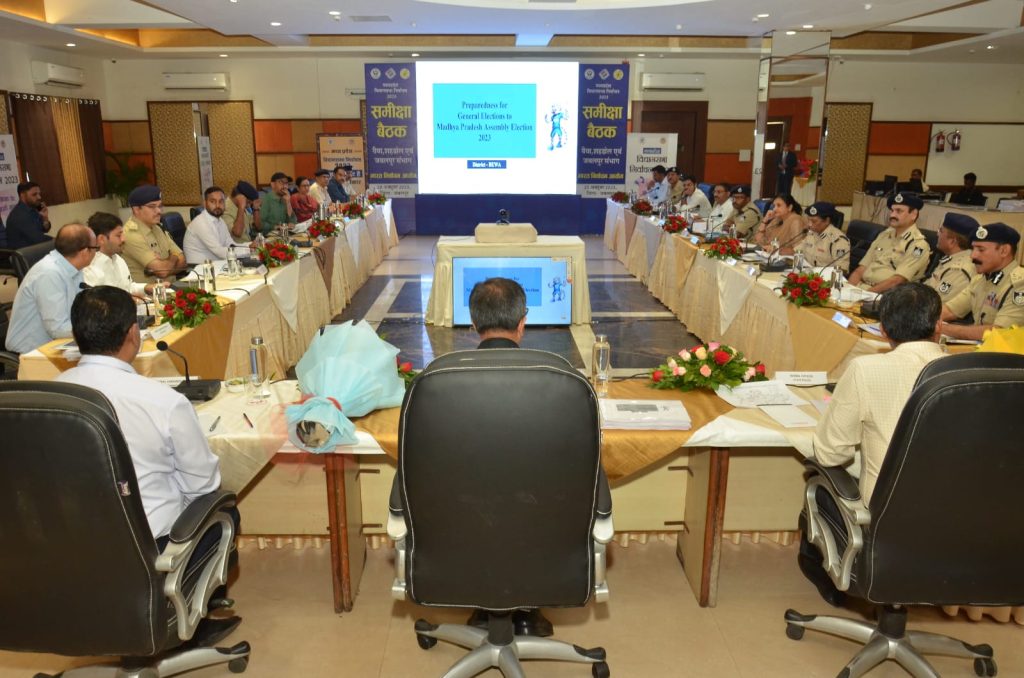 मुख्य निर्वाचन पदाधिकारी ने चुनावी तैयारियों की समीक्षा:-स्वतंत्र, निष्पक्ष एवं पारदर्शी चुनाव कराने निर्वाचन नियमों का सख्ती से करायें पालन. 3 11 9