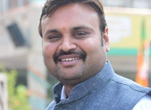 पश्चिम से टिकट मांग रहे अभिलाष को उत्तर मध्य से मिला मौका , सिहोरा में जिला पंचायत अध्यक्ष संतोष बड़कड़े और जिला पंचायत सदस्य एकता ठाकुर के बीच होगा मुकाबला 1 ABHILASH PANDAY