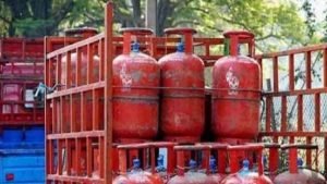 LPG CYLINDER PRICE एलपीजी सिलेंडर के दामों में भारी भरकम गिरावट, अब मात्र इतने में आएगा सिलेंडर जाने ताजा अपडेट 3 WhatsApp Image 2023 10 18 at 10.58.43 AM
