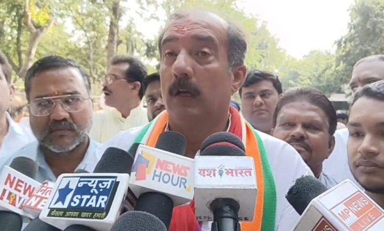 मां और जनता का आर्शीवाद लेकर भरा नामांकन : तरुण भनोट 1 WhatsApp Image 2023 10 27 at 2.59.23 PM