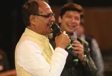 MP Election 2023 अपनी जन्मभूमि पहुंचे मुख्यमंत्री शिवराज सिंह, जाने क्यों अपने हाथों से आंखों के आंसू पोछने पड़ गए यहाँ देखे खबर