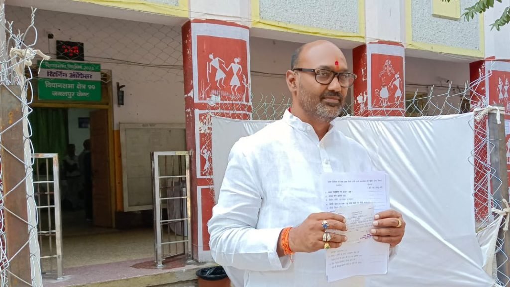 चिंटू, एकता के साथ अन्य दलों के प्रत्याशियों ने उठाया नामांकन फार्म , प्रत्याशियों में नामांकन फार्म को लेकर दिखा गजब का उत्साह 2 Z04