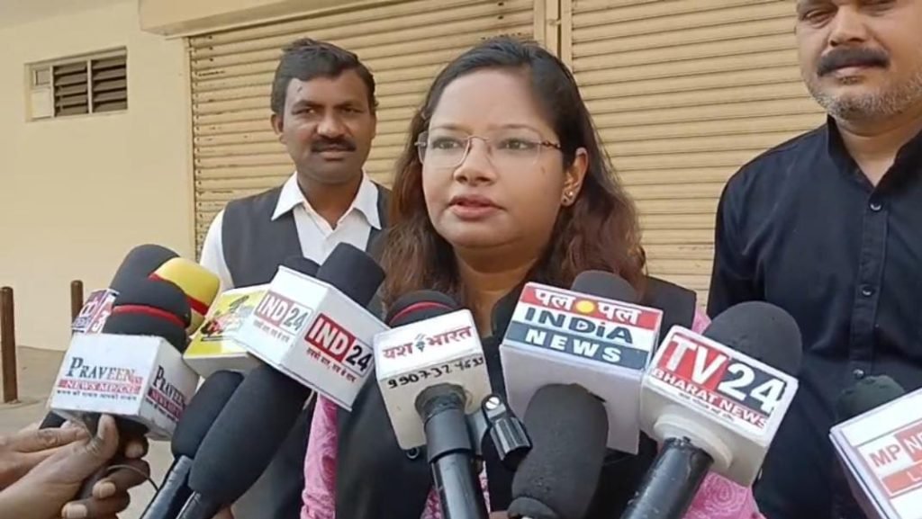 चिंटू, एकता के साथ अन्य दलों के प्रत्याशियों ने उठाया नामांकन फार्म , प्रत्याशियों में नामांकन फार्म को लेकर दिखा गजब का उत्साह 3 Z05