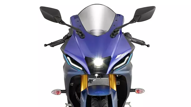 दशहरे के दिवस पर खरीदे अपने बेटे की पसंद Yamaha R15 वाली बहुरानी, मजबूत इंजन के साथ जहरीला लुक देख करेगी सबको दीवाना 1 head light5