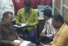 1700 रुपए के चक्कर में नप गए बाबू, लोकायुक्त की कार्रवाई। 10 madhya pradesh Lokayukta trap clerk caught taking bribe chhindwara collectorate office news in hindi