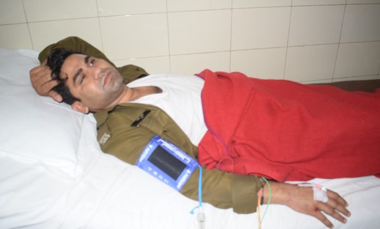 बाइक सवारों को पकड़ने के प्रयास में सिपाही को मारी जोरदार टक्कर , पुलिसकर्मी निजी अस्पताल में भर्ती 1 IMG 20231106 WA0080 1