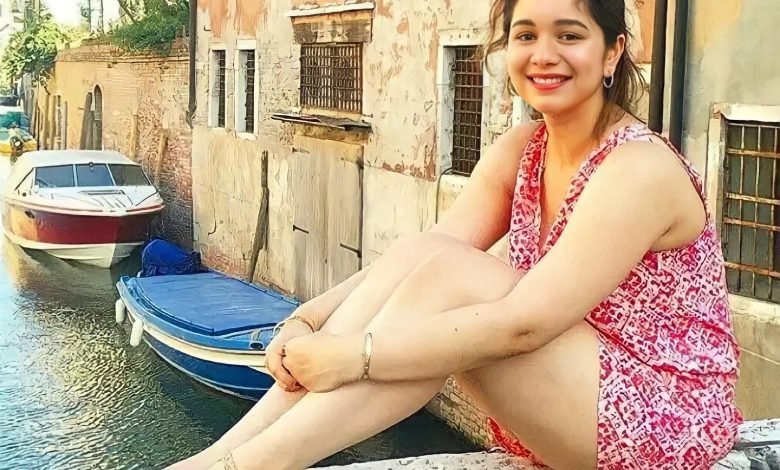 Sara Tendulkar की इन मॉडर्न फोटोज देख के हुए लोग लड्डू, Aishwarya Rai भी रह जाएगी पीछे 1 Sara Tendulkar