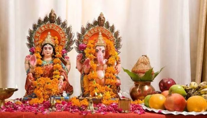 Diwali 2023 दिवाली के दिन लक्ष्मी-गणेश की मूर्ति खरीदते समय ऐसी गलती न करे, वरना आ जाएगी कंगाली देखे यहाँ खबर 1 Diwali 2023 दिवाली के दिन लक्ष्मी-गणेश की मूर्ति खरीदते समय ऐसी गलती न करे, वरना आ जाएगी कंगाली देखे यहाँ खबर