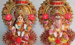 Diwali 2023 दिवाली के दिन लक्ष्मी-गणेश की मूर्ति खरीदते समय ऐसी गलती न करे, वरना आ जाएगी कंगाली देखे यहाँ खबर 3 WhatsApp Image 2023 11 04 at 12.28.19 PM