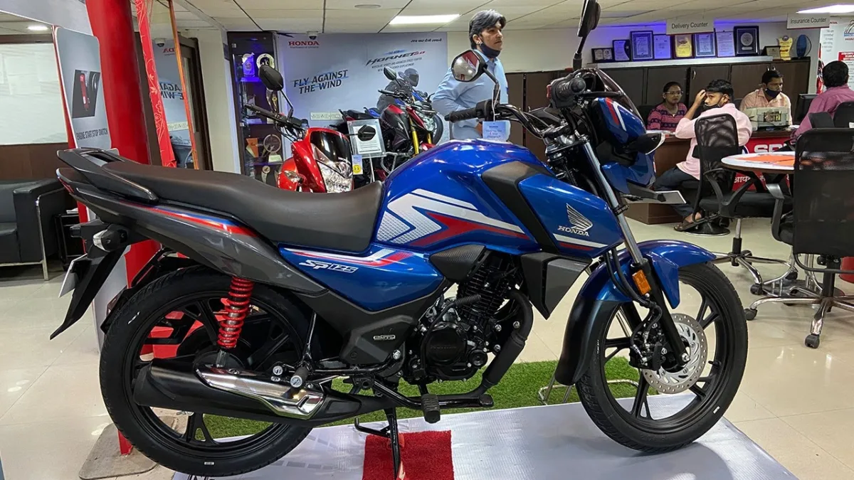 सूरज की तरह चमकता है नई SP125 Sports बाइक, नए फीचर्स और रातो के चमकते सितारे, दिखाई दे आपके आँगन में 2 WhatsApp Image 2023 12 14 at 1.00.32 PM 1200x675 1