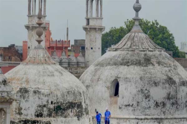 Gyanvapi परिसर में 30 साल बाद मिला पूजा का अधिकार, मुस्लिम पक्ष बोला- फैसले को देंगे चुनौती 1 Untitled 8 copy 3
