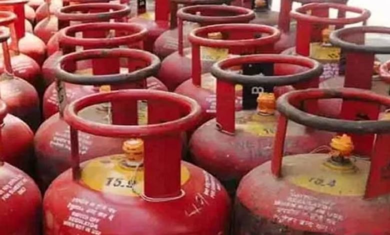 LPG Cylinder यहाँ से बुक करने पर सस्ता मिल रहा एलपीजी सिलेंडर,बिना सब्सिडी के भारी भरकम छूट जाने पूरी खबर 1 LPG Cylinder यहाँ से बुक करने पर सस्ता मिल रहा एलपीजी सिलेंडर,बिना सब्सिडी के भारी भरकम छूट जाने पूरी खबर