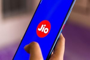 Jio ने मारी बाजी! सालभर वाले प्लान में मिलेंगे 2.5GB डेटा और अनलिमिटेड कालिंग के साथ कई ऑफर्स के फायदे देखे खबर 3 Jio ने मारी बाजी! सालभर वाले प्लान में मिलेंगे 2.5GB डेटा और अनलिमिटेड कालिंग के साथ कई ऑफर्स के फायदे देखे खबर