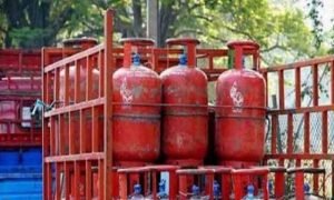 LPG CYLINDER आसमान से गिरे एलपीजी सिलेंडर के दाम! गिरावट के बाद इतने रूपये में मिलेगा सिलेंडर, देखे पूरी खबर 2 WhatsApp Image 2024 01 07 at 11.15.28 AM