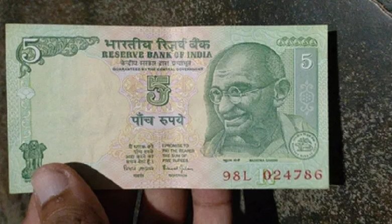 5 Rupees ओ तेरी! ये खटिया पर पड़ा नोट बिक रहा हाथो हाथ 21 लाख में,फटाफट जानें 5 के नोट की खासियत 1 5 Rupees ओ तेरी! ये खटिया पर पड़ा नोट बिक रहा हाथो हाथ 21 लाख में,फटाफट जानें 5 के नोट की खासियत
