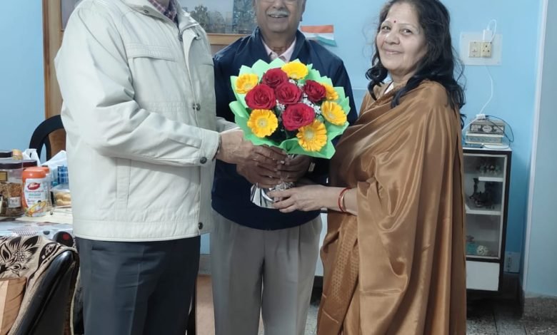 डीआईजी विद्यार्थी ने आस्था अभियान के तहत दुबे परिवार से की मुलाकात 1 WhatsApp Image 2024 01 20 at 1.24.13 PM