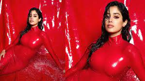 Janhvi Kapoor ने भीगे बदन में मचाया कहर, जिसे देख फैंस जमकर करने लगे कमेंट 2 images 2024 01 29T153928.469