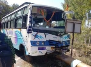 बस हुई अनियंत्रित, 4 घायल : एक घायल किया गया जबलपुर रेफर 6 IMG 20240211 WA0007 1