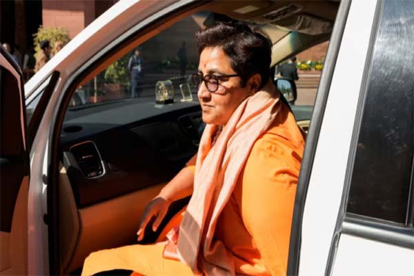ड्यूटी मैनेजर इमरान की साजिश; सांसद साध्वी प्रज्ञा ने लगाया फ्लाइट में बदसलूकी का आरोप 1 Untitled 17 copy