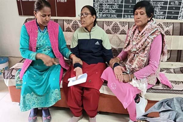 लोकायुक्त पुलिस ने महिला क्लर्क को 10 हजार रुपये रिश्वत लेते रंगेहाथ पकड़ा 1 Untitled 2 copy 9