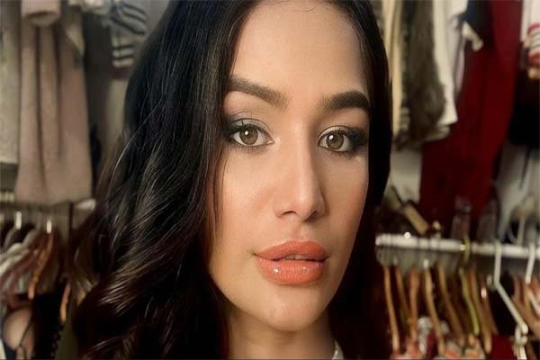 मैं जिंदा हूं', Poonam Pandey ने शेयर किया वीडियो, बोलीं- सर्वाइकल कैंसर ने नहीं ली मेरी जान 1 Untitled 3 copy