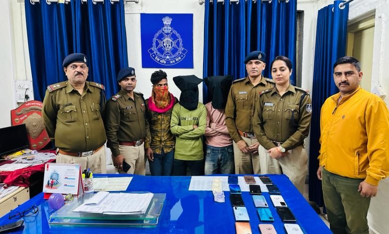 रेल यात्रियों की पलक झपकते ही कर देते थे मोबाइल पार, तीन चोरों से लाखों के मोबाइल जप्त 1 WhatsApp Image 2024 02 25 at 12.14.20 PM