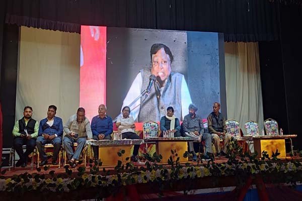 सभी कर्मचारीअपने अधिकारों के लिए लामबंद हों 1 karmchari
