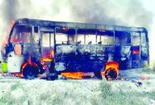 बड़ा हादसा, बारातियों से भरी बस हाईटेंशन तार की चपेट में आई, आग लगने से कई लोग जिंदा जले 10 1002