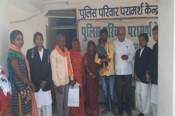 सोशल मीडिया के जरिए पत्नि और 7 माह की बच्ची से मिला पति: 2 माह पहले गायब हुए थे दोनों 1 Untitled 1 copy 21