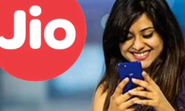 Jio सिर्फ 8 रूपये के खर्च में 90 दिन करे मौज! रोजाना 2GB, अनलिमिटेड कॉल के साथ मिलेंगे ये बेनिफिट्स 1 Jio सिर्फ 8 रूपये के खर्च में 90 दिन करे मौज! रोजाना 2GB, अनलिमिटेड कॉल के साथ मिलेंगे ये बेनिफिट्स