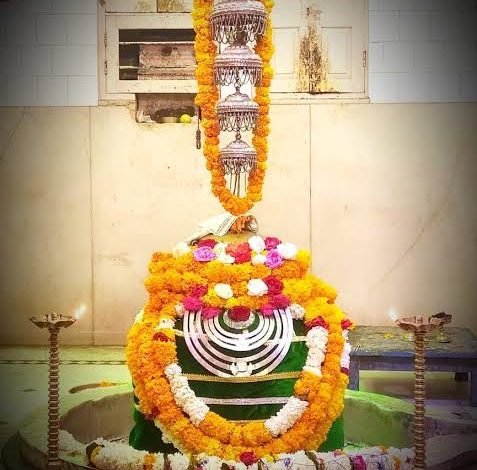 भगवान भोलेनाथ के चरणों में माथा टेककर त्याग दिए प्राण : मंदिर में यह दृश्य देखकर भक्त हुए आवक 1 images 2024 03 15T200804.018