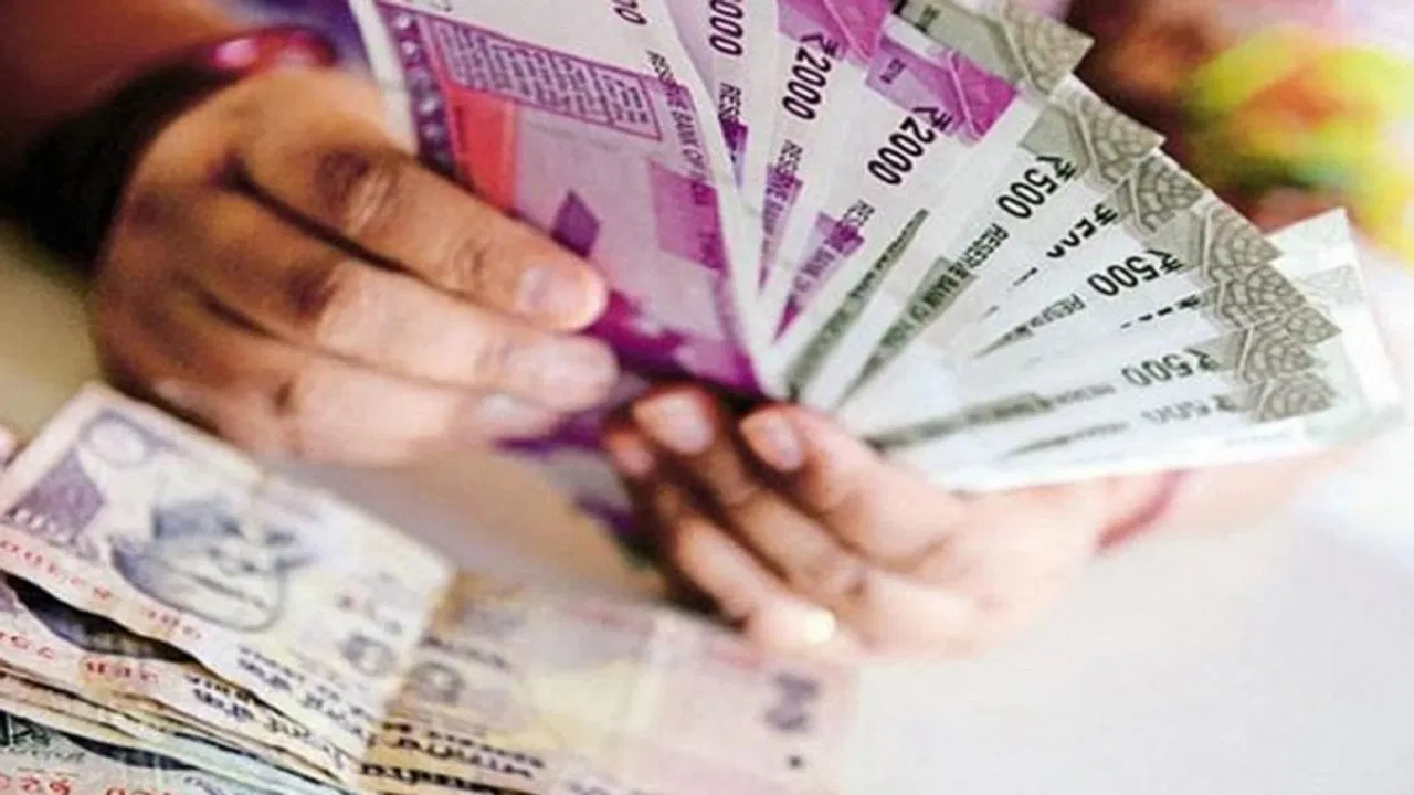 7th Pay Commission Apdate : अब केंद्रीय कर्मचारियों को मिलेगी तगड़ी सौगात! सैलरी में बंपर इजाफा 2 Rupee Image 5