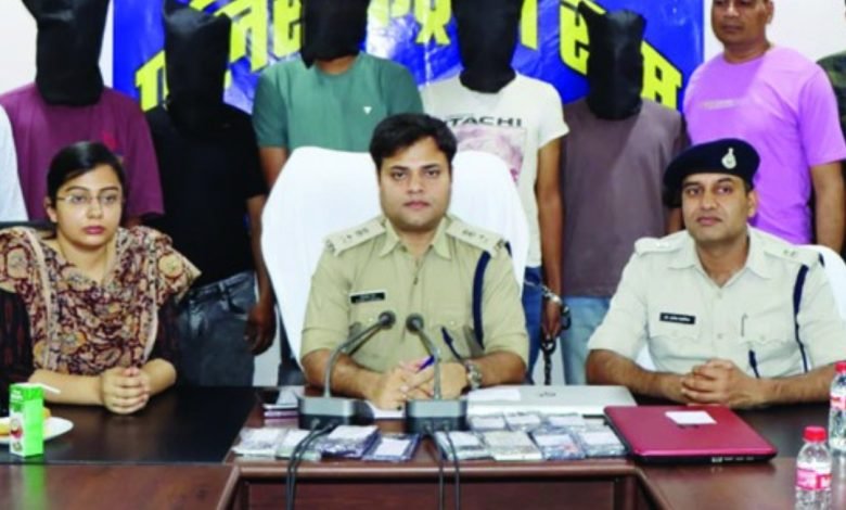 ऑनलाइन ट्रांजक्शन से डकैतीकांड का खुलासा, जबलपुर से पकड़े गए दो युवक : पांच युवकों ने मिलकर रॉबर्ट लाइन में दिया वारदात को अंजाम 1 Screenshot 2024 04 22 14 49 42 850 com.whatsapp