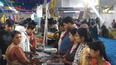 पुस्तक मेला: अभिभावकों को पसंद आ रहा कलेक्टर का प्रयास 8 dad 1