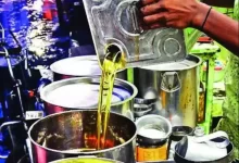 Food Prices: चुनाव के दौर में तेल की कीमतें बढ़ने से खाद्य पदार्थों की कीमतें बढ़ीं 11 govt asks companies to cut cooking oil prices file photo 107105020