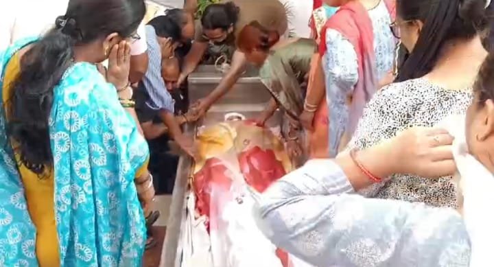पुणे के बहुचर्चित हिट एंड रन केस जबलपुर की सॉफ्टवेयर इंजीनियर की मौत 1 IMG 20240520 WA0247