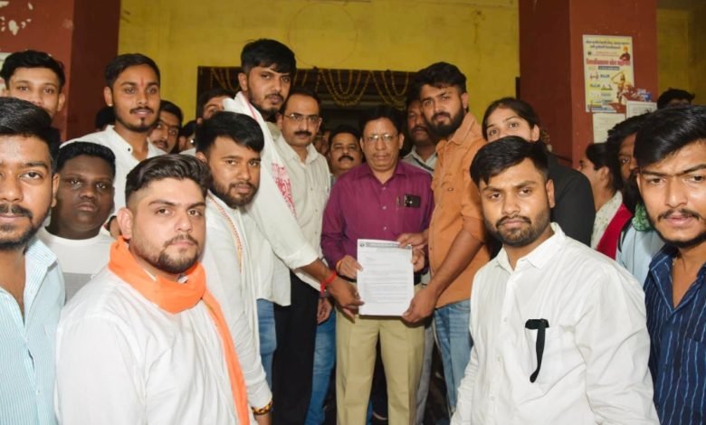 एबीवीपी ने रानी दुर्गावती विश्वविद्यालय में किया प्रदर्शन ,छात्र परेशान - चैन की नींद सो रहे अधिकारी 1 Screenshot 2024 05 07 20 37 59 13 92460851df6f172a4592fca41cc2d2e6
