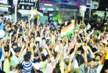 वेस्टइंडीज के ब्रिजटाउन बारबडोस ग्राउंड में शान से लहराया तिरंगा, शहर में भारत की जीत पर भव्य जश्न, सुबह 4.30 बजे तक जाहिर की गई खुशी. Grand celebration on India's victory in the city, 10 jjj