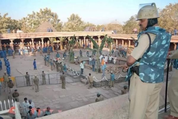 भोजशाला सर्वेक्षण रिपोर्ट कोर्ट में पेश: ASI को खुदाई में मिलीं भोलेनाथ के साथ 37 देवी-देवताओं की मूर्तियां 1 Add a heading 22 1
