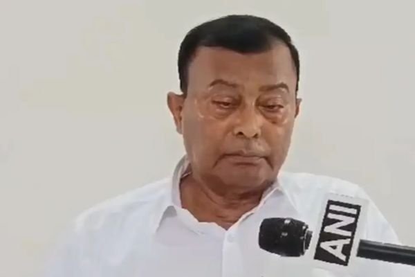 हाथरस भगदड़ मामला: मुख्य आरोपी गिरफ्तार, सामने आया सूरजपाल बाबा, कहा- विश्वास है उपद्रवी बख्शे नहीं जाएंगे 1 Add a heading 24