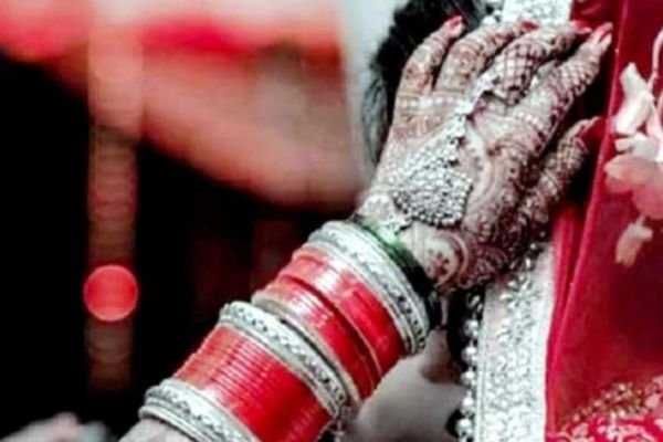'शादी की तैयारियां पूरी, रिश्तेदार आ गए...', दुल्हन का फोन स्विच ऑफ, जब बारात लेकर पहुंचा दूल्हा तो नहीं मिली ससुराल 1 Add a heading 4