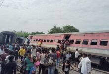 UP में बड़ा रेल हादसा: गोंडा में डिब्रूगढ़ एक्सप्रेस के 10 डिब्बे पटरी से उतरे, रेस्क्यू जारी 11 Add a heading 48 1