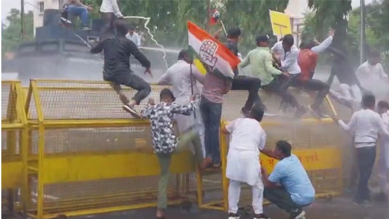 Congress protest over NEET : कांग्रेस का नीट गड़बड़ी को लेकर प्रदर्शन, पानी की बौछार मारी गईः कांग्रेस जिला अध्यक्ष ने कहा भाजपा परीक्षाओं के नाम पर कर रही घोटाला 3 Add a little bit of body text 3
