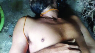 अर्धनग्न अवस्था में मिली सरसवाही नर्सरी के चौकीदार की लाश पुलिस ने कहा : करंट लगने से मौत, परिजनों का आरोप अज्ञात लोगों ने करंट लगाकर की हत्या 8 IMG 20240715 142227